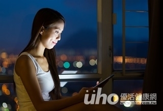 還清睡眠債 睡前2小時禁用手機