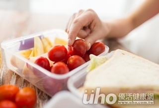吃不到3.5份蔬果 白內障率高6倍