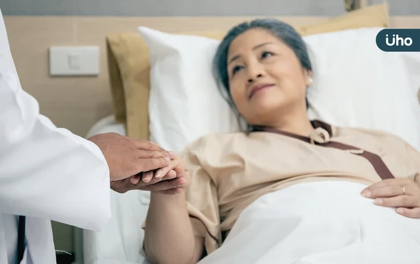 父母生病時最擔心什麼？7旬婦看病只怕這件事：只求生病別拖累子女