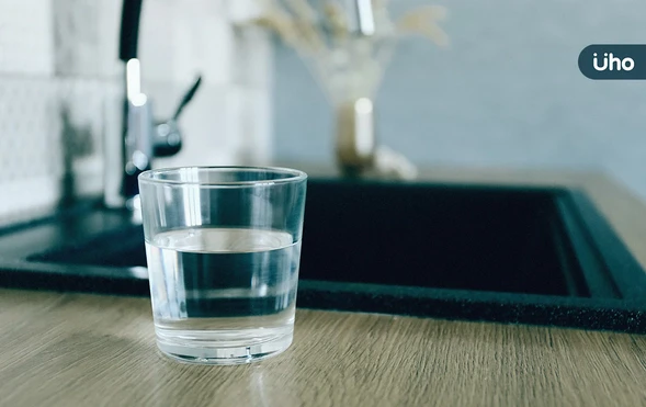 隔夜水會致癌？隔夜西瓜恐腹瀉？專家破迷思：忽略「1關鍵」才會生病