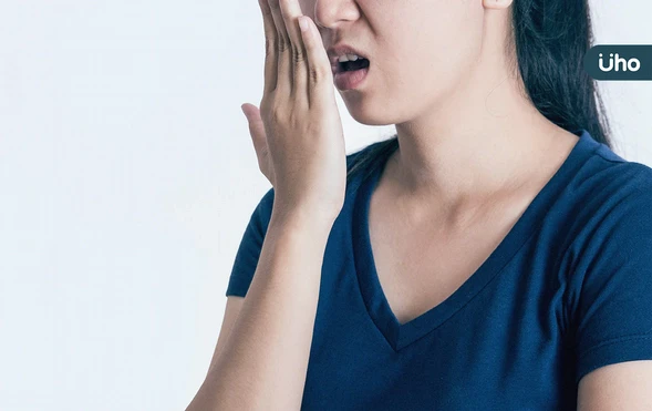 為什麼刷牙還是會口臭？「3方法」快速自我檢測：小心是慢性疾病警訊