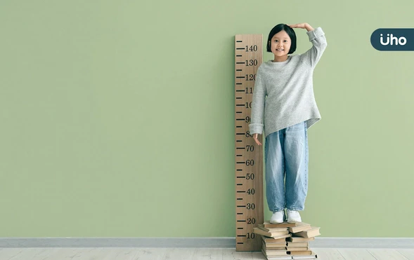孩子長高到幾歲？為什麼孩子長不高？醫教：快按摩「這2個」長高穴位