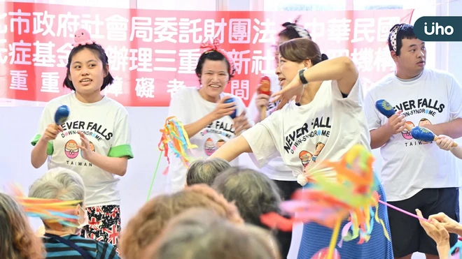 共度溫馨重陽節 三重重新日照青年與長輩跨世代合唱