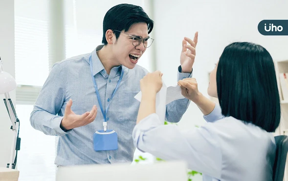 你是否曾經歷「言語冷暴力」？精神科醫：「攻擊」是感到威脅的反應