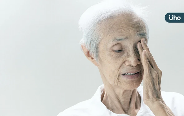 視力模糊、變暗⋯恐是「視網膜病變」警訊！醫揭「1關鍵」千萬別忽略