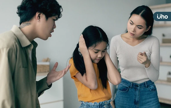 總是替孩子付出太多？心理師揭「3種教養心態」容易把父母關入孤島