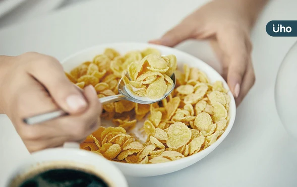 早餐吃優格、穀片很健康？研究：小心這些「超加工食品」熱量爆表