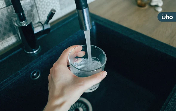 自來水含氯會致癌嗎？煮沸能大幅降低致癌物？專家揭「關鍵風險」是它