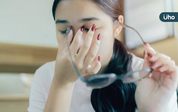 視力模糊是用眼疲勞嗎？眼科醫教你「判斷關鍵」出現5大警訊快就醫