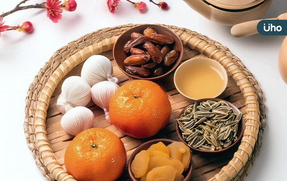 過年零食年貨怎麼挑？營養師曝6類「好心情點心」讓你越吃越快樂