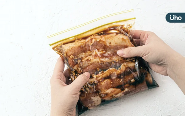 冷凍肉千萬「別放常溫解凍」！專家授「安全解凍3招」這招最快速