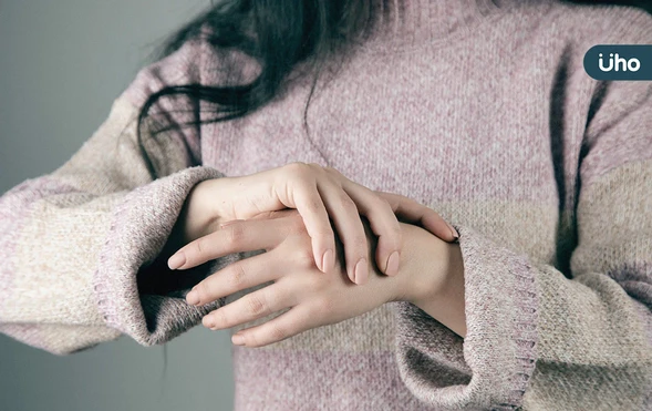 手腳冰冷，是體質虛還是疾病作祟？中醫教「1判斷指標」避免補錯身