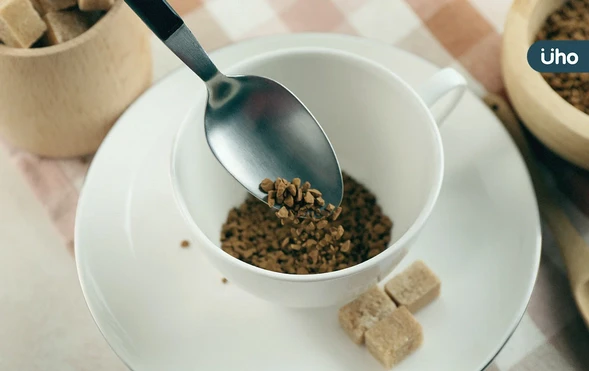 喝即溶咖啡注意！研究證實「黃斑部病變風險增7倍」視力異常快就醫