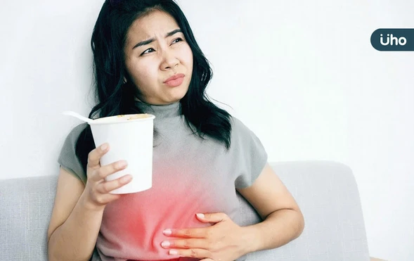 年節吃太撐！4類「過年腸胃病」你是哪一型？中醫教你「按穴位」自救