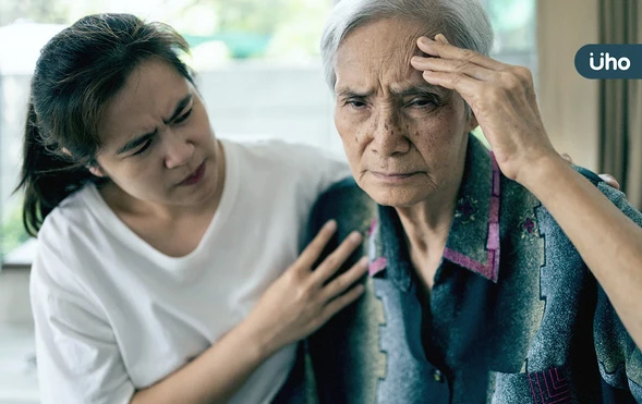 失智家人情緒失控該如何安撫？照護者必知「專屬情緒日誌」協助減壓