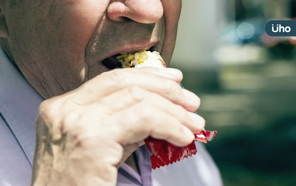 咬不動、講話慢⋯牙口不好恐增失智風險！醫揭「1關鍵」千萬別輕忽