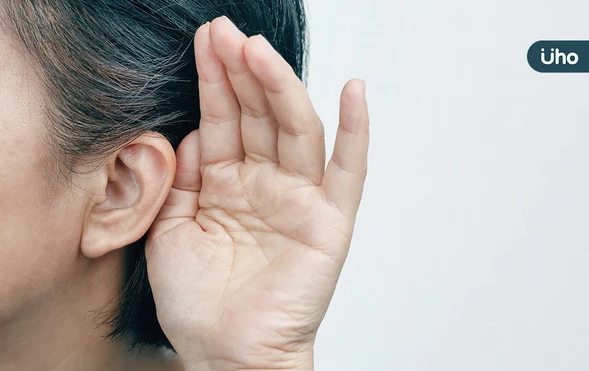 耳朵聽不清楚，小心聽力退化！醫揪「初期1警訊」忽略恐導致失智症
