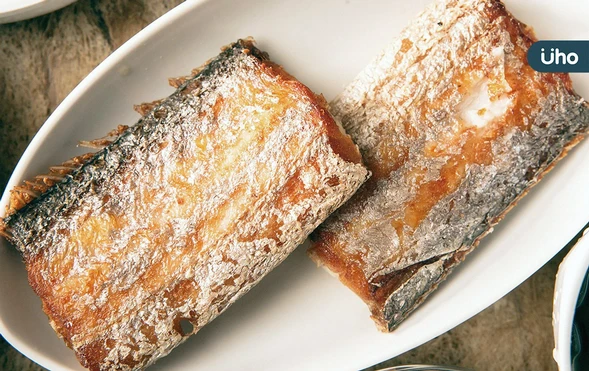 白帶魚要刮鱗嗎？白帶魚怎麼煎不破皮？教你「1招」去刺完美上桌