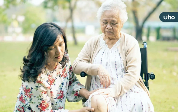 失智症患者很固執，怎麼都說不聽？家屬必學「照護1招」先別強迫他