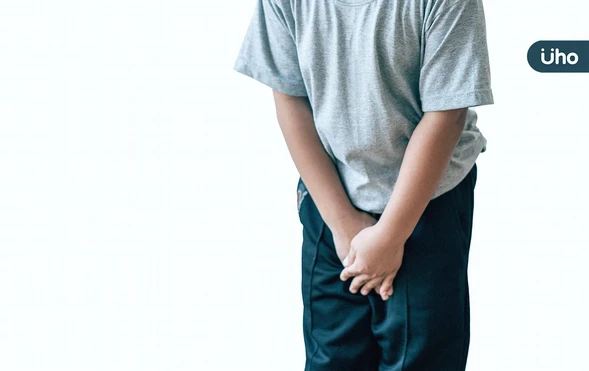 孩子有包莖問題怎麼辦？醫揭「8成孩童屬正常發育」強行推開恐留疤