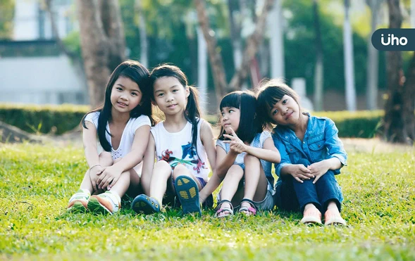 同學拿走椅子致撞頭「腦震盪」！孩子必知4種絕對不碰的「玩笑遊戲」