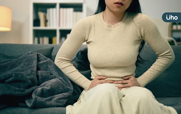 經血什麼顏色才正常？淺紅色、暗紅色、鮮紅色⋯這1種當心發炎感染