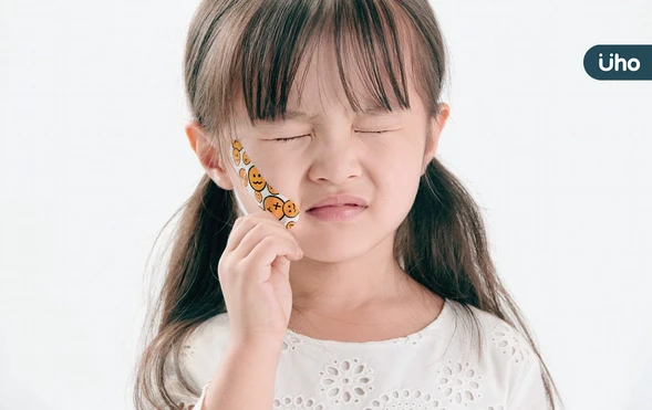 網購貼紙超毒？3歲女童爛臉恐留疤⋯醫揭恐怖真相「3大安全隱憂」