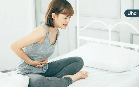 肚子脹痛、食慾差別拖！女腹部出現「16公分巨瘤」確診罕見同步雙癌