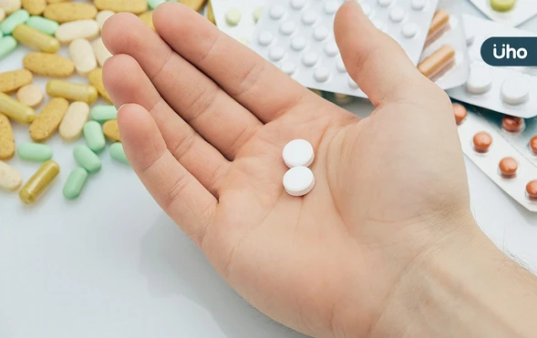 退燒止痛藥怎麼挑？「普拿疼VS布洛芬」功效、副作用：單純止痛選它