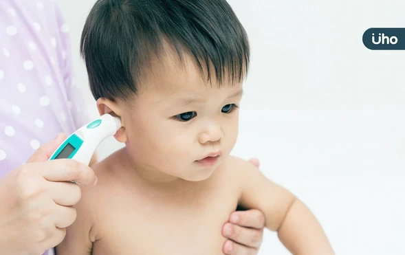 寶寶幾度算發燒？5種正確測量體溫的方法：耳溫測量快、額溫快速便利