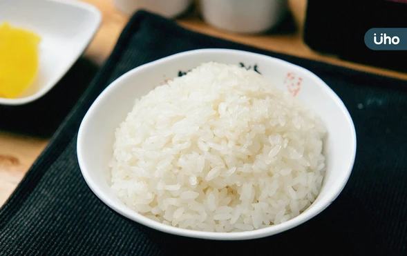 別把白飯放冰箱冷藏！營養師列「正確保存3步驟」恢復煮好的蓬鬆感