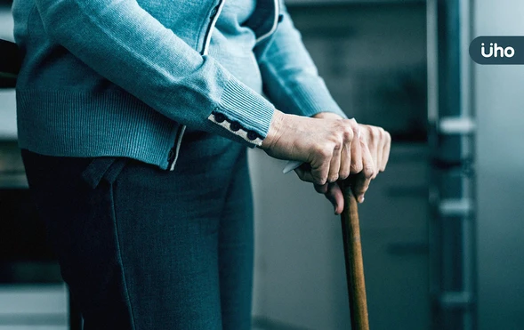 65歲婦死守500萬「怕老了沒錢」！10年後卻後悔：有錢卻來不及享受