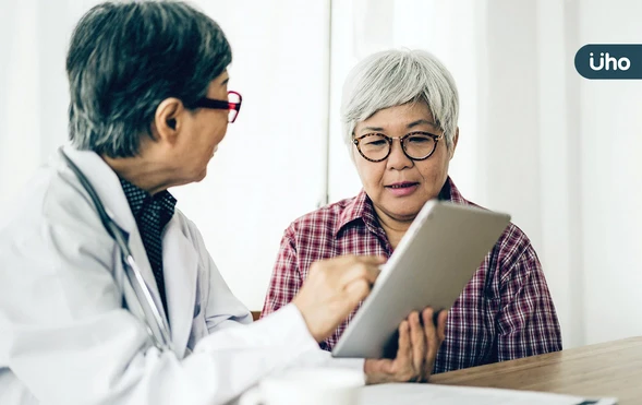 老人免健保費出問題？立委質詢曝「6.6萬人醫療補助遭刪」衛福部回應了